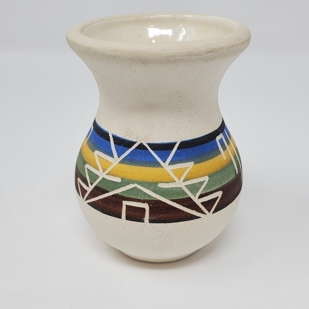 VINTAGE SIOUX POTTERY AND CRAFTS SMALL VASE SIGNED NATIVE SOUTHWEST COLLECTIBLE - Picture 5 of 12